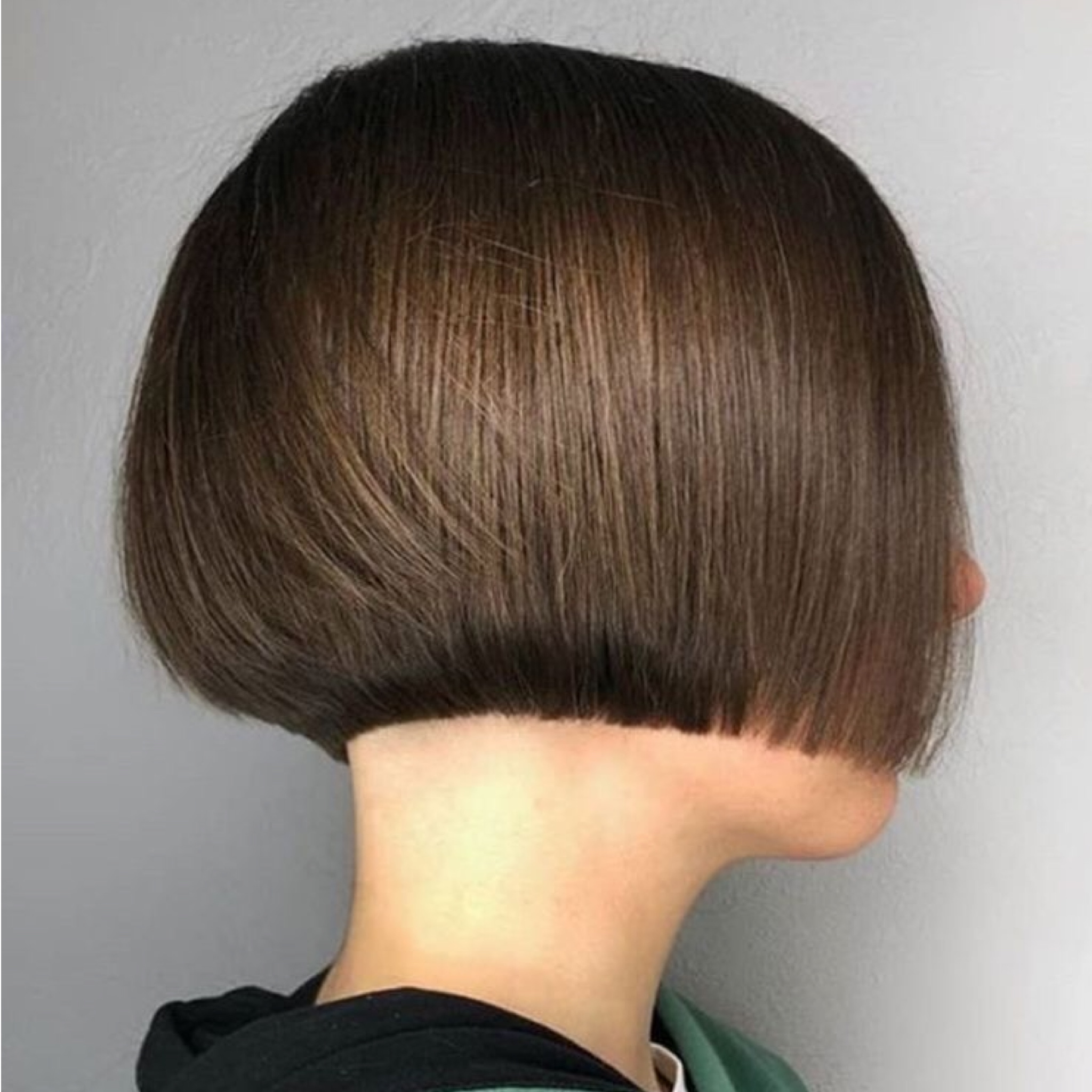 Cabelo curto feminino. - Kioshi Sako